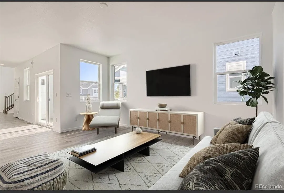 9740 Rosalee Peak St — Photo 2