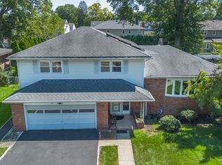 65 Daniels Dr, Clifton, NJ 07013