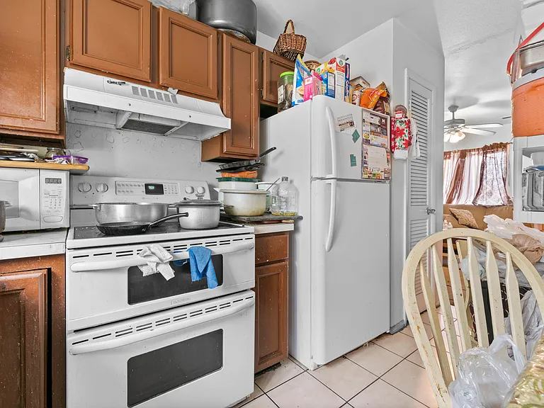 686 S 880 W — Photo 4