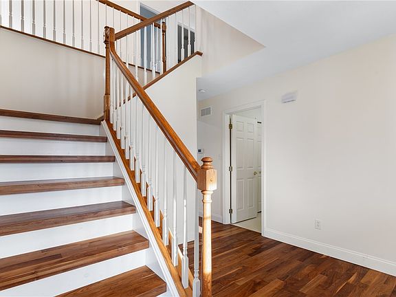 4th image of 200 Camelot Dr