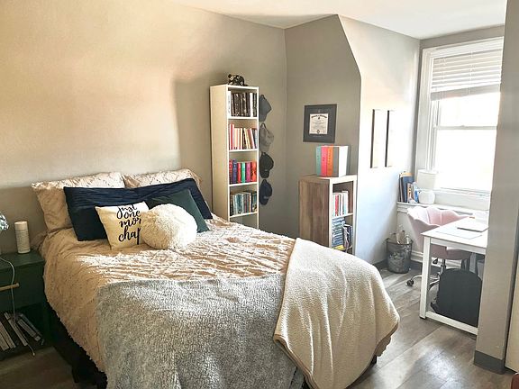 5th image of 324 S Negley Ave APT 9
