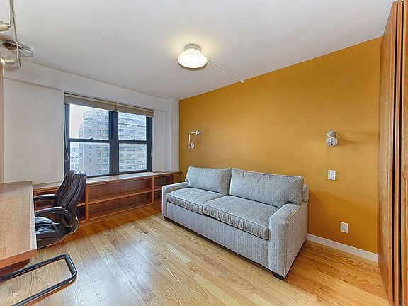 5th image of 210 Broadway Unit J1405