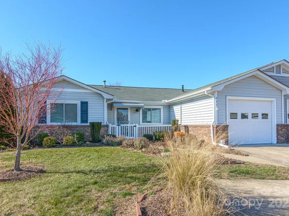 237 Dartcrest Dr, Hendersonville, NC 28792