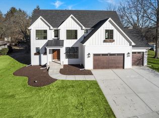 26W112 Bauer Rd, Naperville, IL 60563