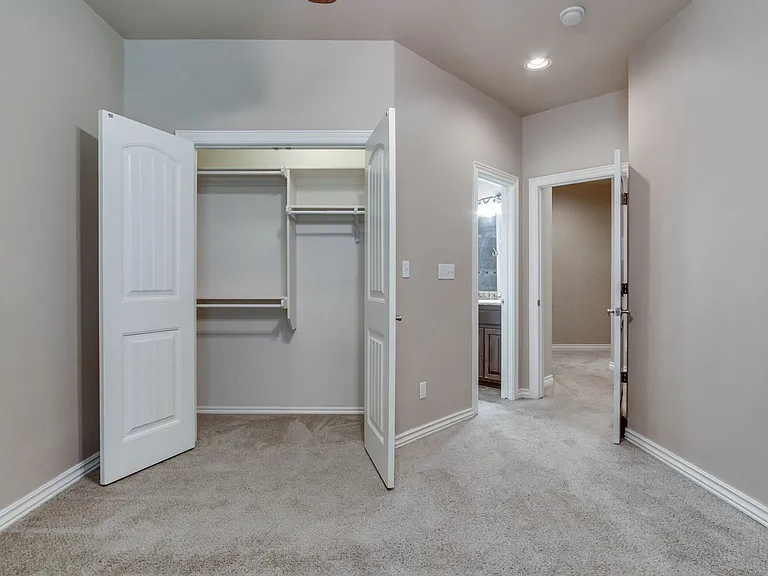 3341 Heritage Green Cir — Photo 41