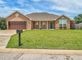 1930 Ridge Crest Dr, Shawnee, OK 74804