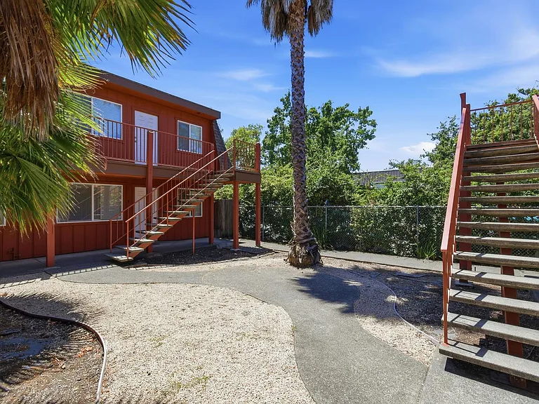 1841 Salem Avenue — Photo 14