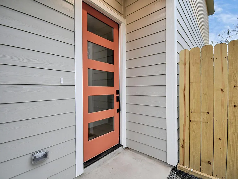2411 Chew St — Photo 2