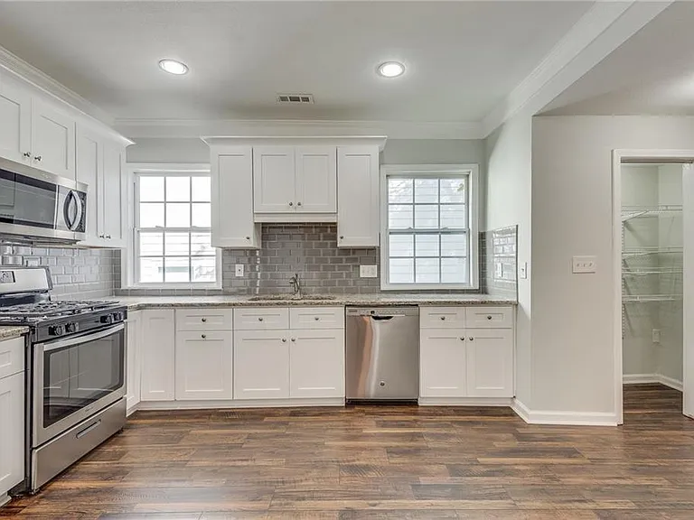 244 Laurel Ave SW — Photo 16