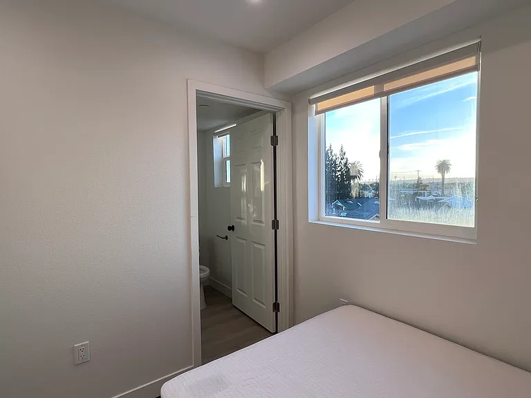 1224 W 37th Pl — Photo 91