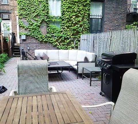 2nd image of 1120 Hudson St APT 2