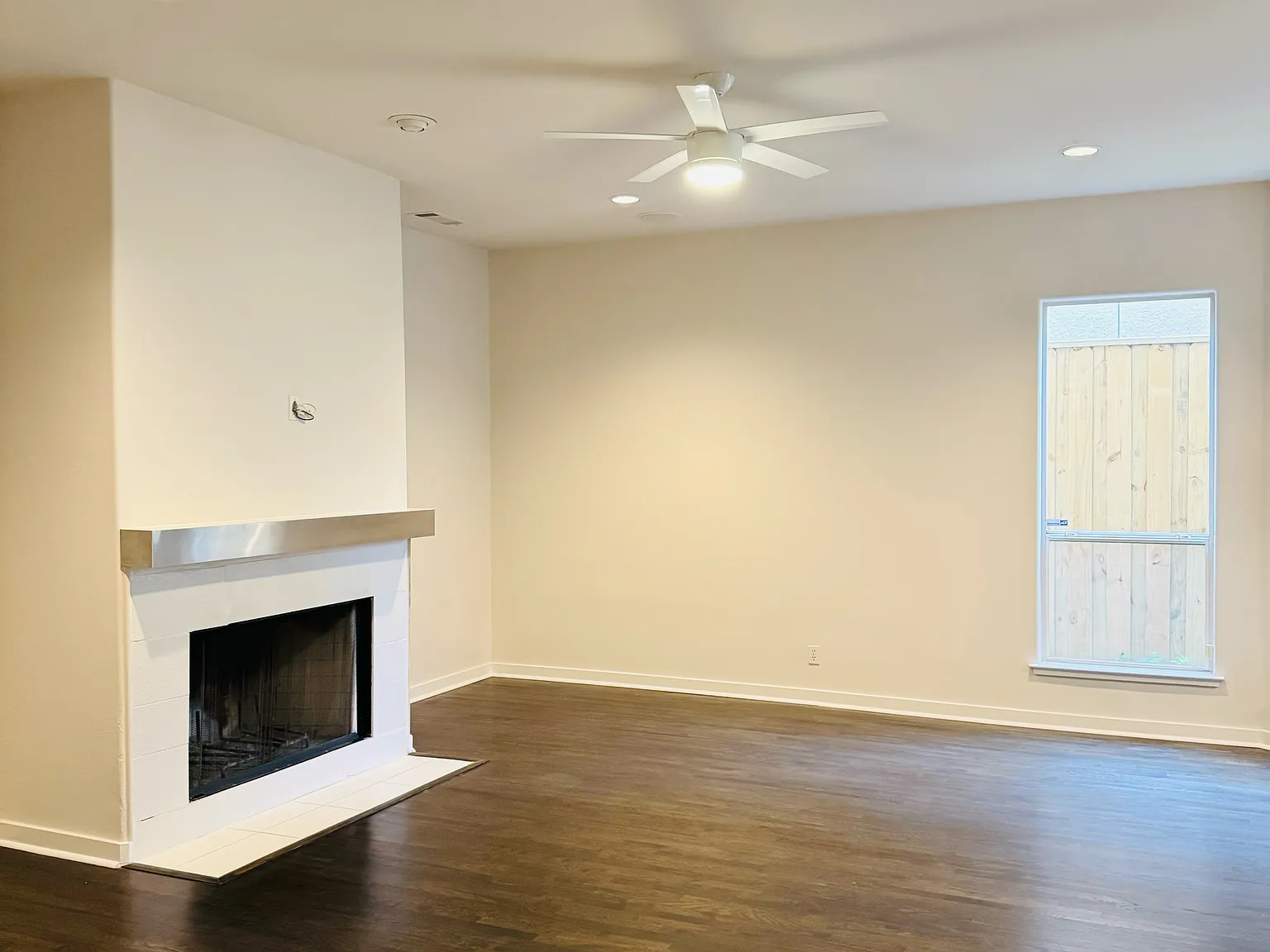 3 bed, 2.5 bath, 2070 sqft, $3,850 — Photo 2