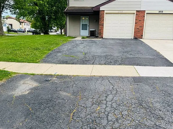 1405 Merrimac Ln N, Hanover Park, IL 60133