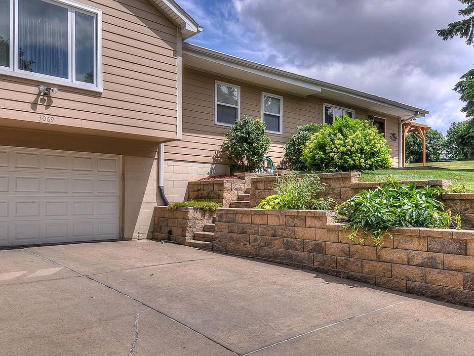 1st image of 3069 S 49th St