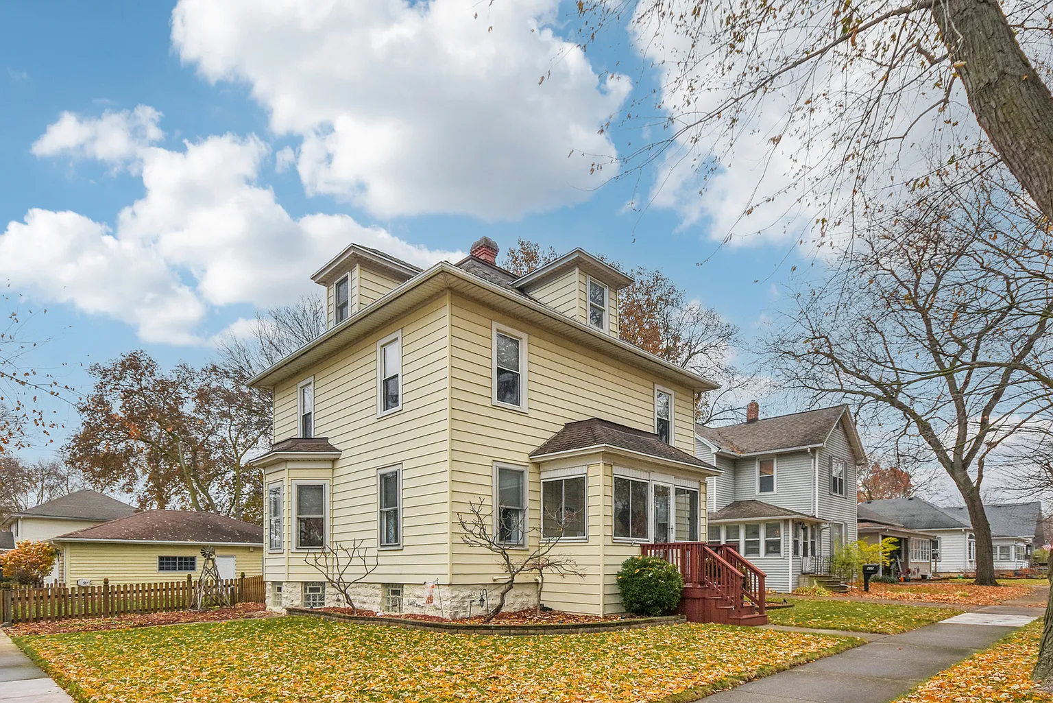 404 E Benton St photo 1