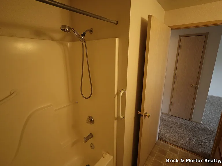 277 N Noble Ave — Photo 9
