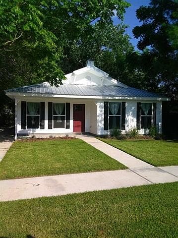 1st image of 2209 Lyndell Dr