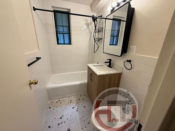 2nd image of 40 Metropolitan Oval