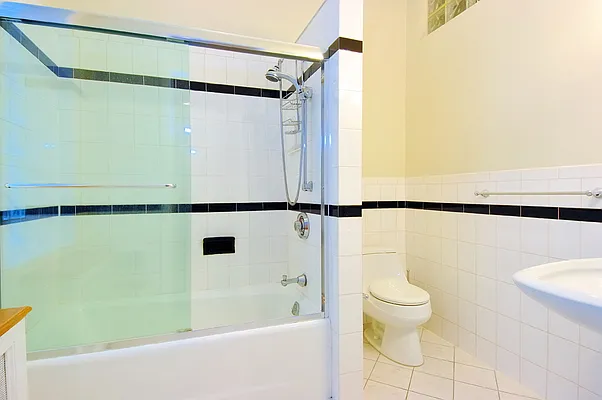 Rented by City Connections Realty | media 36