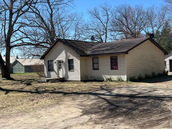 1009 S McClelland Rd, White Cloud, MI 49349