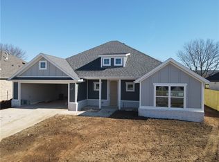 292 W Tyler Rd, Farmington, AR 72730