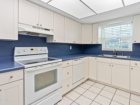 5th image of 625 N Halifax Ave APT 27