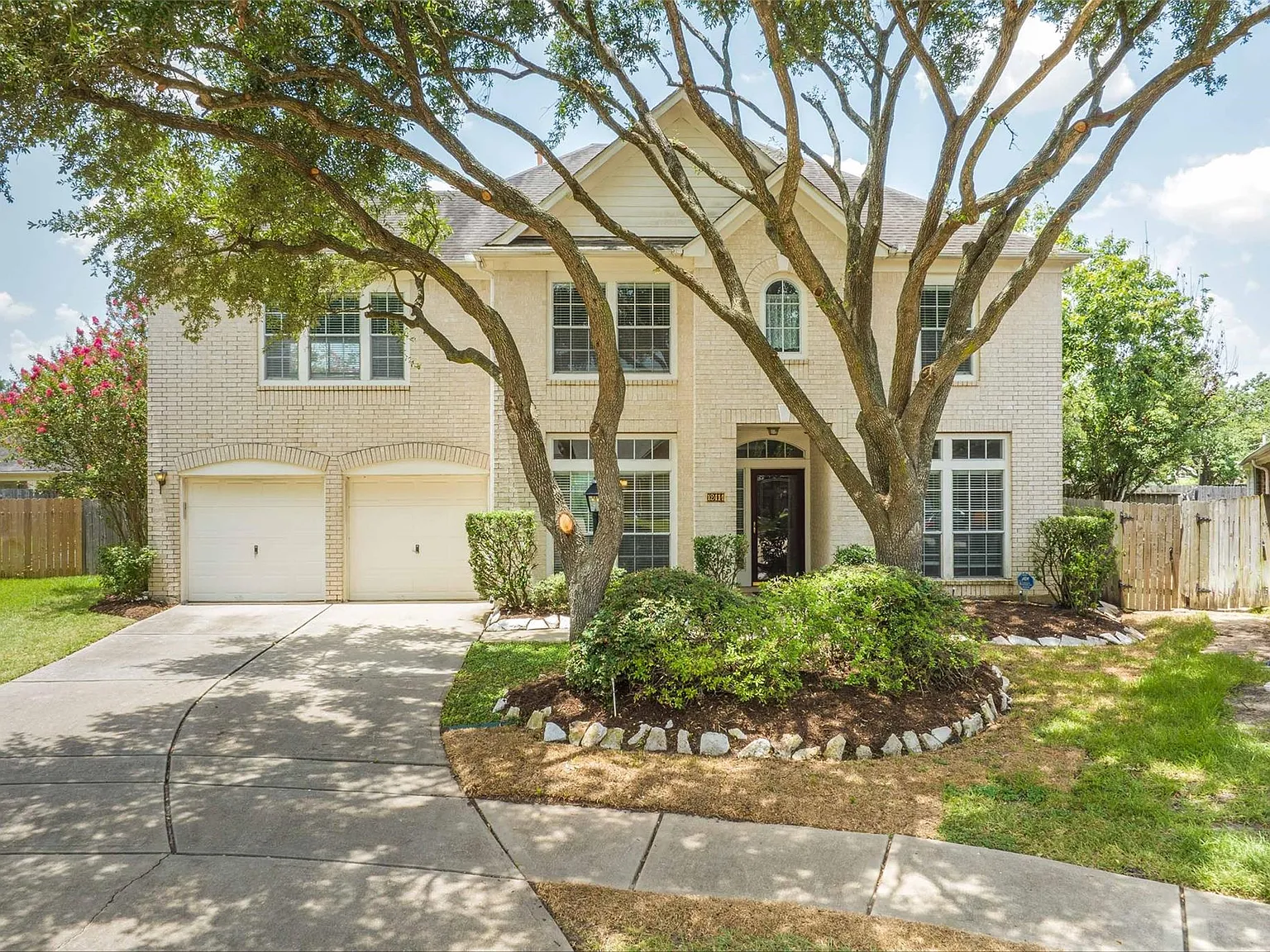 4 bed, 2.5 bath, 3360 sqft, $3,400 — Photo 3