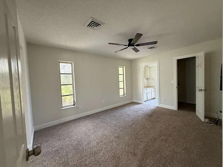635 Harvey St — Photo 11
