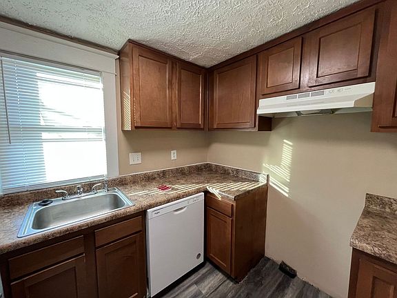 5th image of 2207 Crescent Blvd