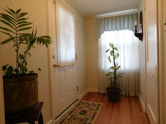 3rd image of 2322 Benderwirt Ave