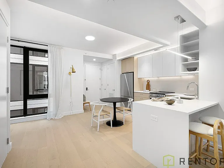555 W 45th St #101N — Photo 2