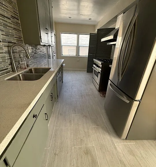 1752 Glendon Ave — Photo 5
