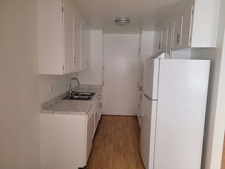 1410 Venice Blvd #6 — Photo 9