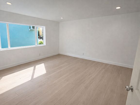 5th image of 324 S Kenmore Ave #11525389