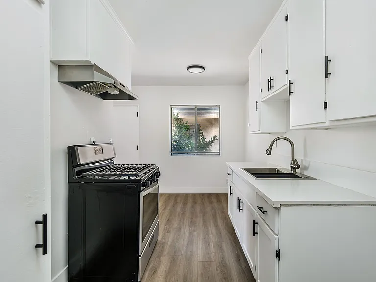 6115 Cherry Ave — Photo 4