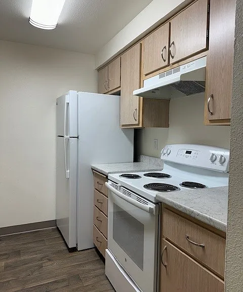 Traditional floorplan images of kitchen, standard appliances included.