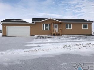 2501 N Bent Grass Ct, Sioux Falls, SD 57107