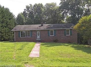 5910 Scales Dr, Pfafftown, NC 27040