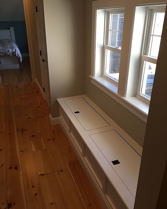 Window seat/storage locker