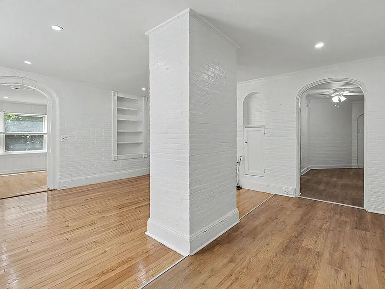 111 N Broadway #T5 — Photo 4