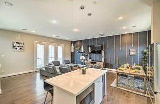 2403 Everett St #C — Photo 4