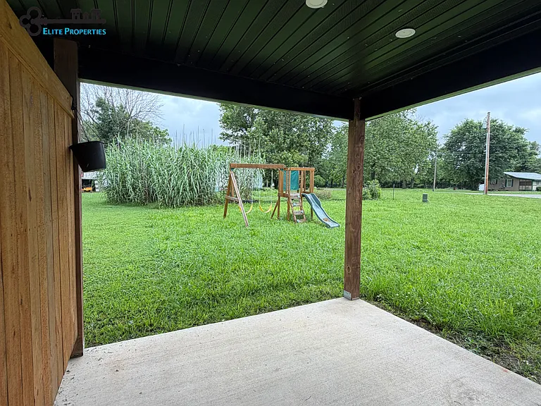 231 E Myrtle St #B — Photo 9