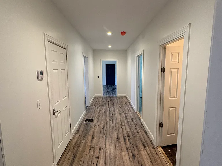 2571 Jackson Ave — Photo 10