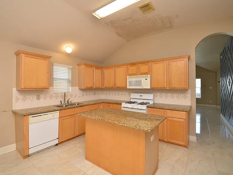4510 Regal Dr — Photo 12