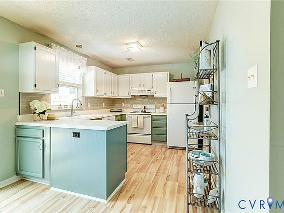 5th image of 9505 Sara Beth Cir