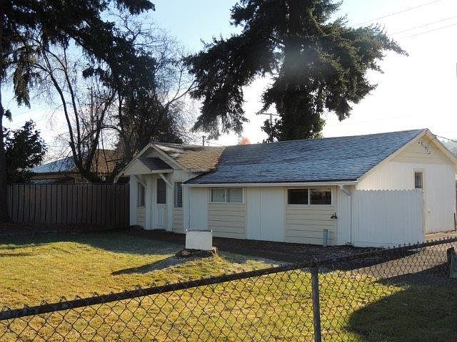 1st image of 621 1/2 10th St SE