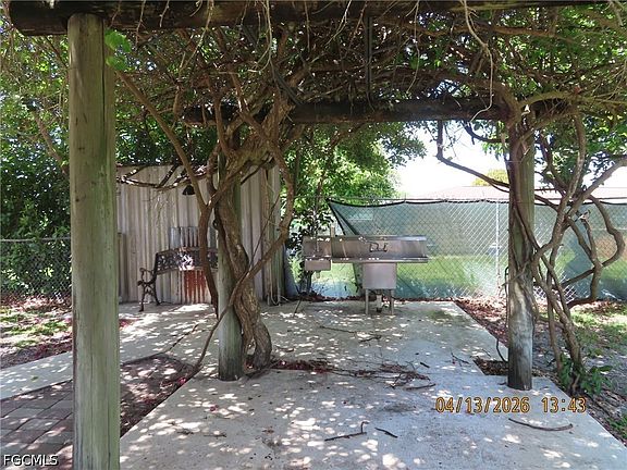 3rd image of 1005 E Penn Rd
