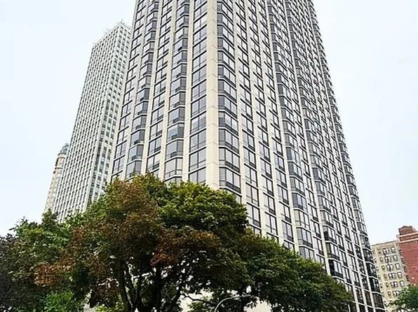 2650 N Lakeview Ave APT 3103, Chicago, IL 60614