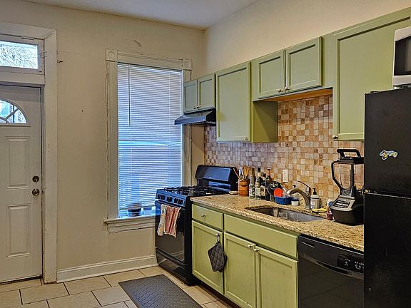 5th image of 2614 Alhambra Ct #B