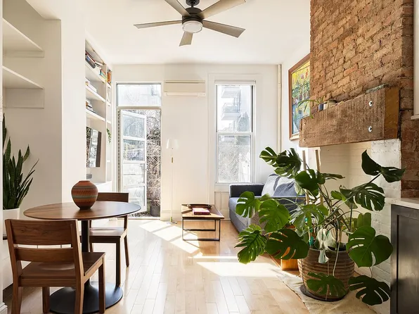 134 N 10th St APT 1R, Brooklyn, NY 11249